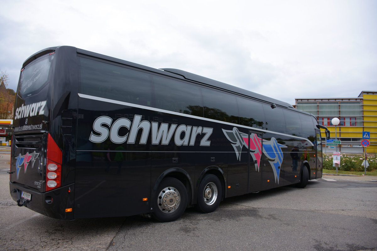 Volvo 9900 von Schwarz Reisen aus sterreich in Krems.