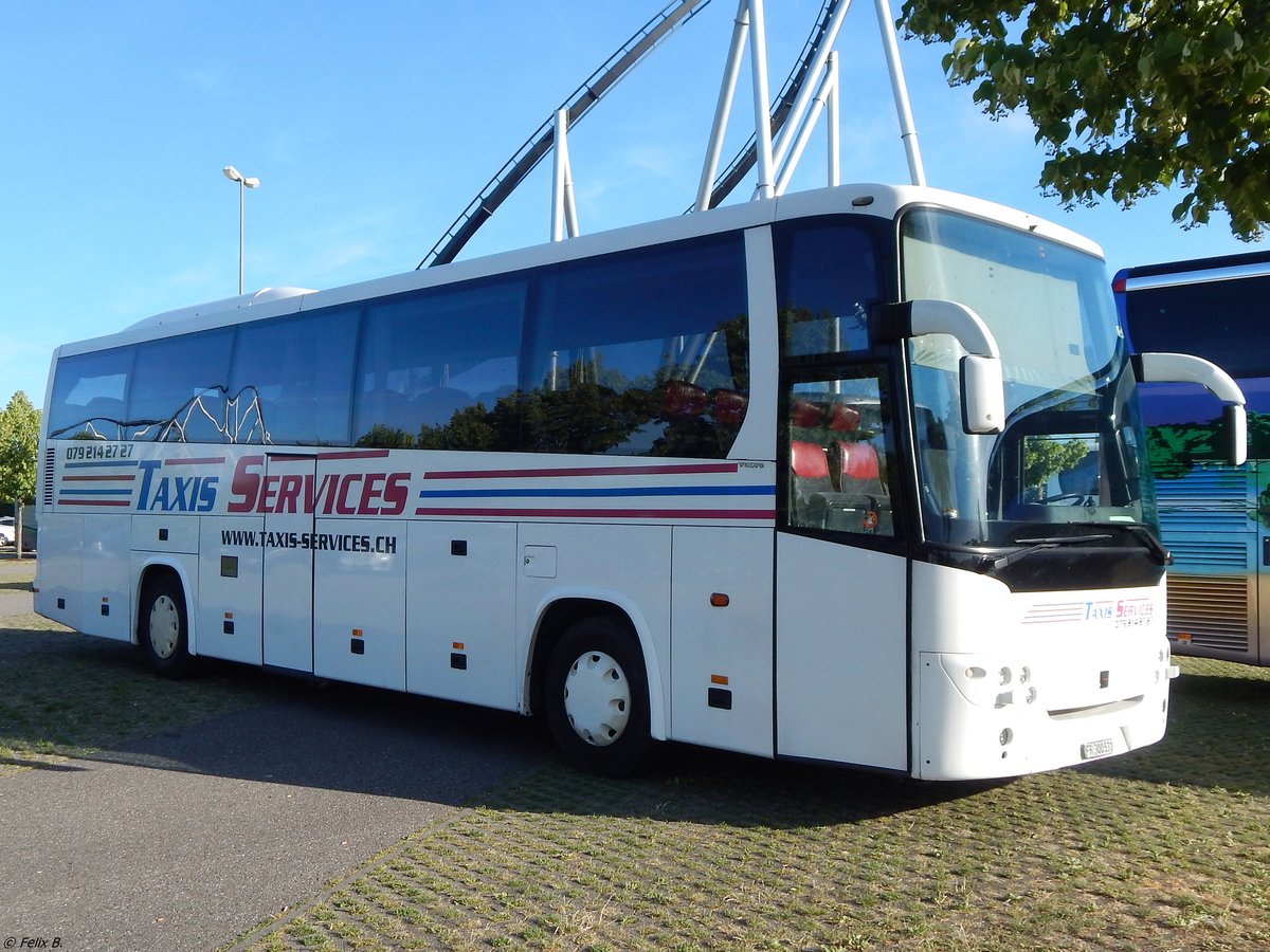 Volvo 9900 von Taxis Services aus der Schweiz am Europapark Rust.