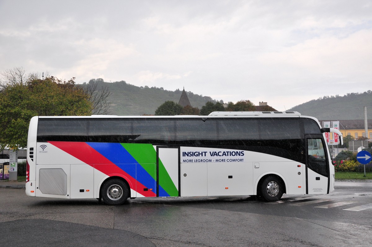 VOLVO 9900 von Wetterstein Reisen aus Tirol/sterreich am 9.9.2014 in Krems gesehen.