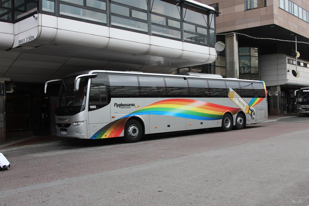 Volvo von der Firma Flygbussarna am Central Bahnhof in Stockholm am 20.09.2016.