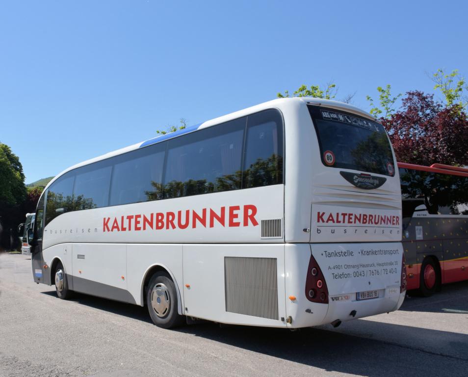 Volvo Sunsundegui von Busreisen KALTENBRUNNER aus Obersterreich in Krems.