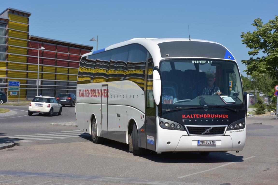 Volvo Sunsundegui von Busreisen KALTENBRUNNER aus Obersterreich in Krems.