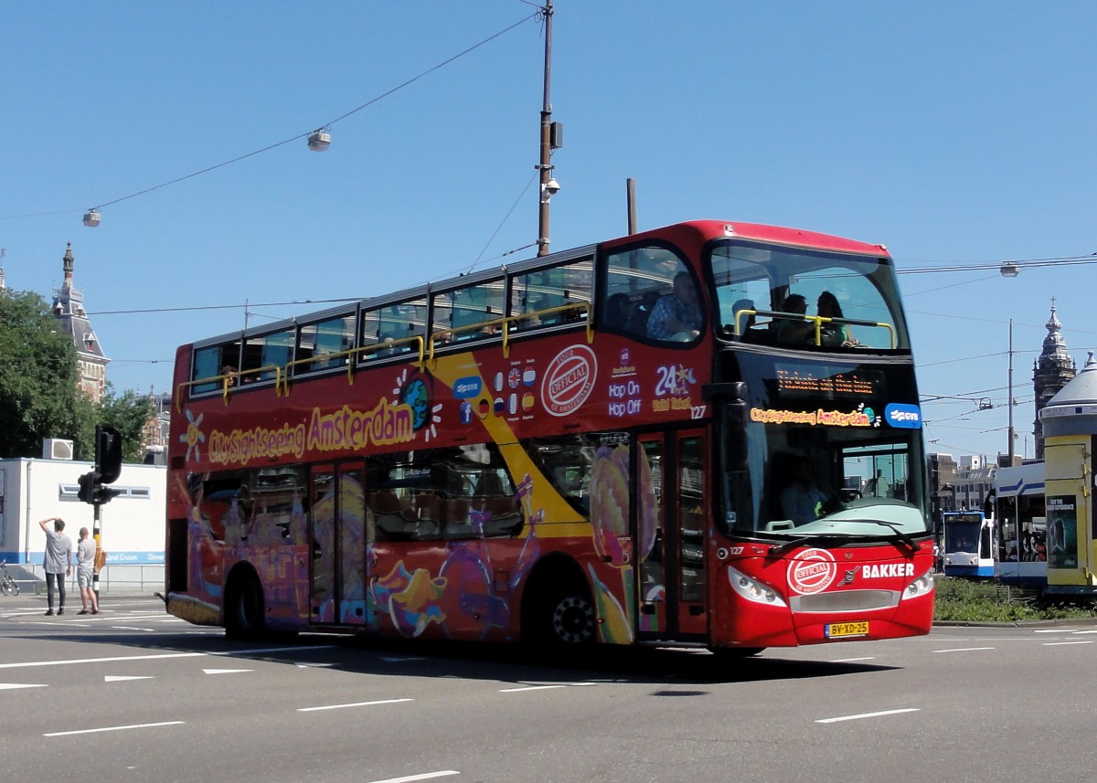 Volvo UNVI B9TL Sightseeing Stockbus im Juni 2014 in Amsterdam gesehen.