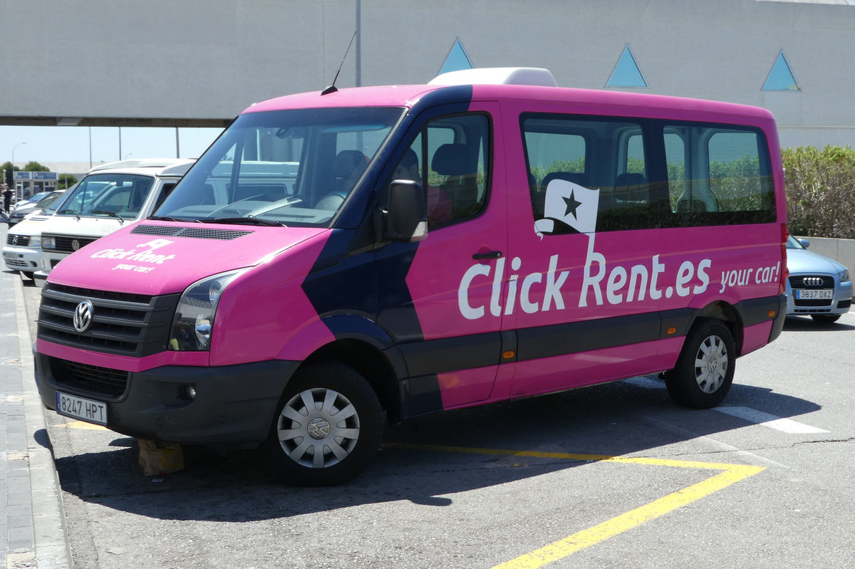 VW Crafter von  Click Rent.es  steht am Airport im Mallorca, Juni 2016