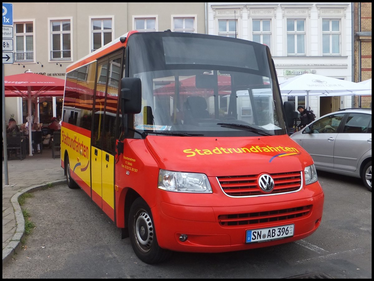 VW Kleinbus von Stadtrundfahrten Stralsund in Stralsund.