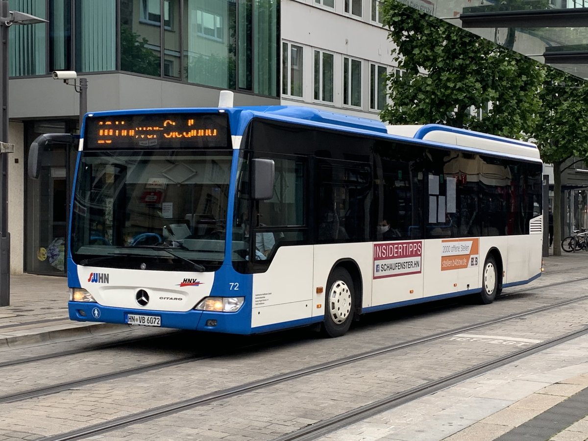 Wagen 72 (Baujahr 2012) von den Stadtwerken Heilbronn fährt am 6.7.2020 durch die Heilbronner Kaiserstraße.