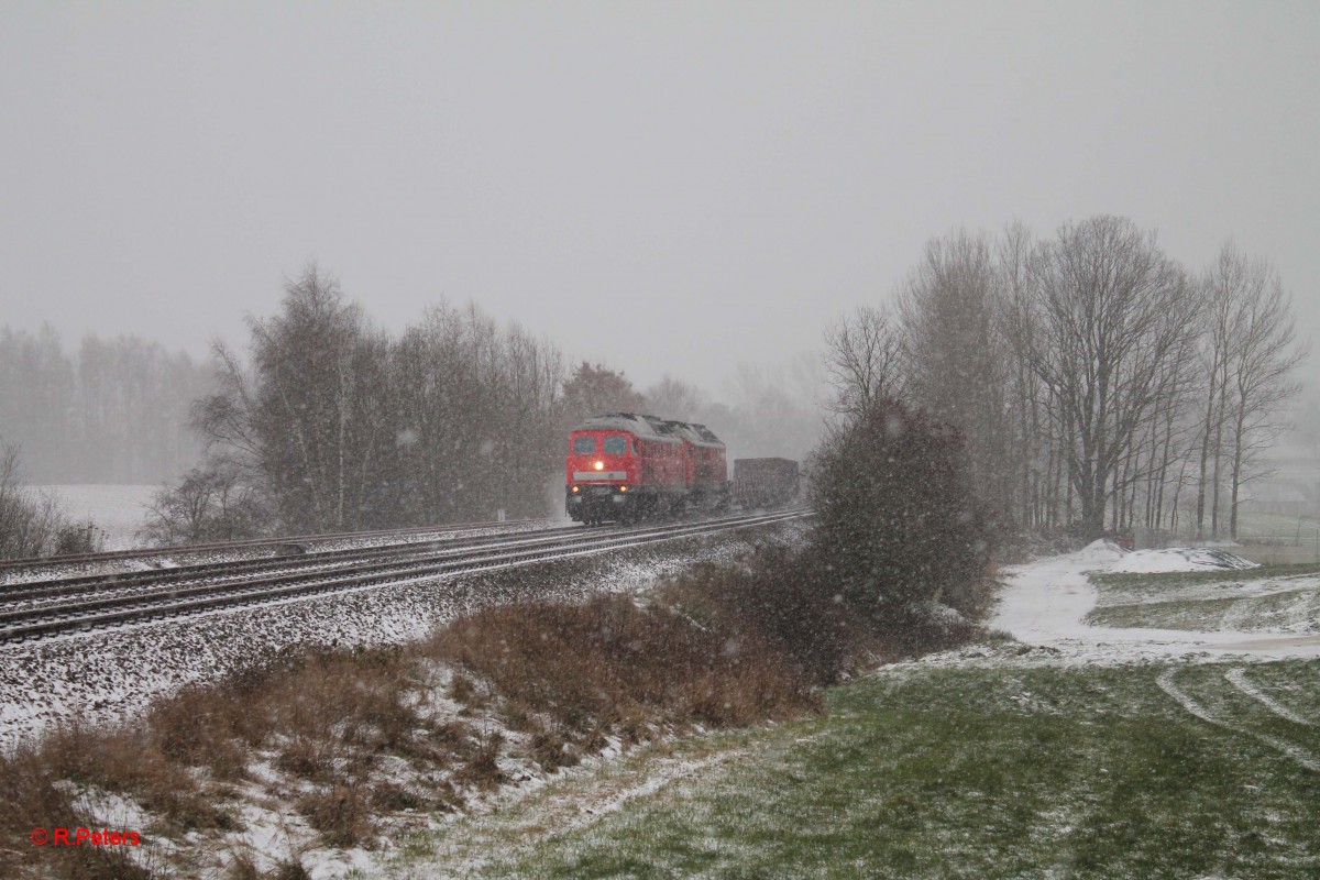 War ja klar, endlich hat man die Chance 232 117 zu erlegen aber Wetter beschissen,Kamera stößt an ihre Grenzen und Top Motiv konnte auch nicht auf die schnelle gemacht werden.... naja was solls....... 232 117 + 232/233 mit dem 45369 Nürnberg - Cheb bei Schönfeld. 06.12.13 Allen ein schönen Nikolaustag