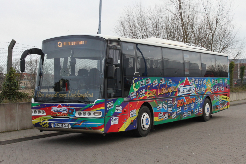 Werbe Neoplan Euroliner stand am 29.12.2015 in Hhe Rostock Hauptbahnhof/Sd abgestellt.