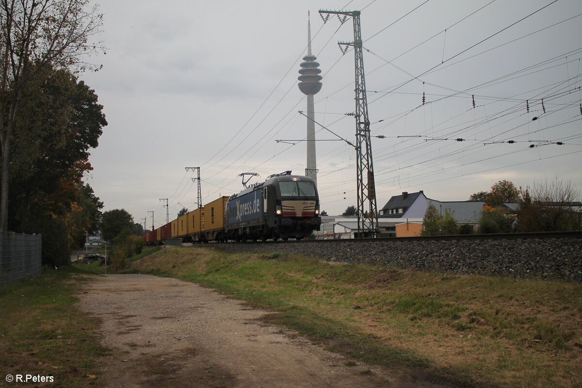 X4E 604 alias 193 604 zieht mit einem Containerzug durch die Treuchtlinger Kurve in Nürnberg Hohe Marter. 18.10.24