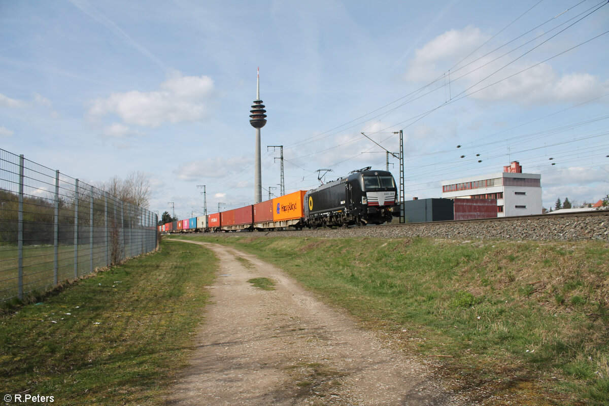 X4E 616 mit einem Containerzug in der Treuchtlinger Kurve in N�rnberg Hohe Marter. 25.03.24