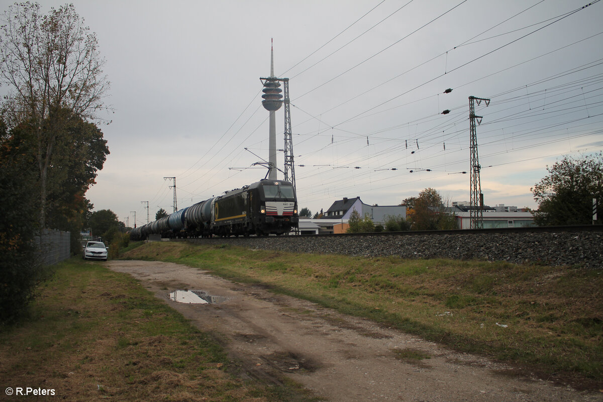 X4E 853 alias 193 853 befährt die Treuchtlinger Kurve in Nürnberg Hohe Marter in Richtung Eibach mit einem Kesselzug. 18.10.24