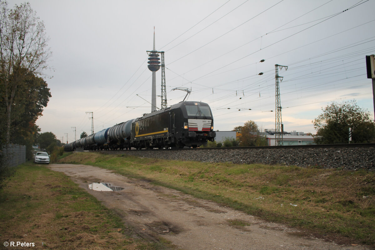 X4E 853 alias 193 853 befährt die Treuchtlinger Kurve in Nürnberg Hohe Marter in Richtung Eibach mit einem Kesselzug. 18.10.24