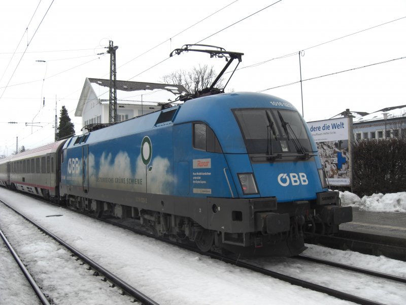 1016 023-2 als  Kjoto Express  am Zugende im Bahnhof von Prien am
Chiemsee. Fotografiert am 27. Februar 2009.