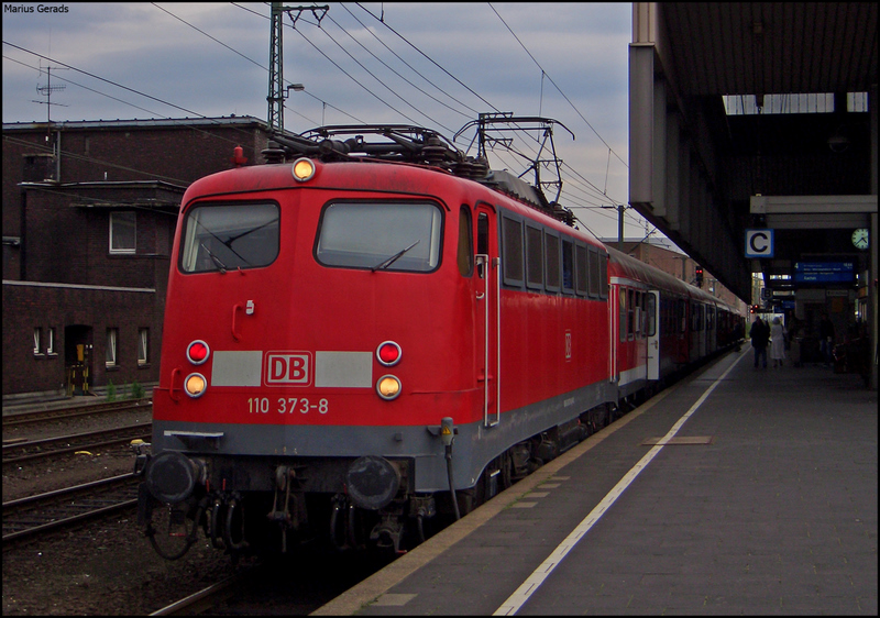 110 373 mit dem RE11594 nach Aachen in D�sseldorf Hbf 9.7.2009
