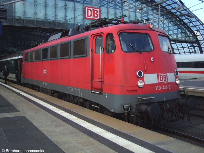 110 414-0 mit einem Sonderzug beim �rztestreik in Berlin. September 2008