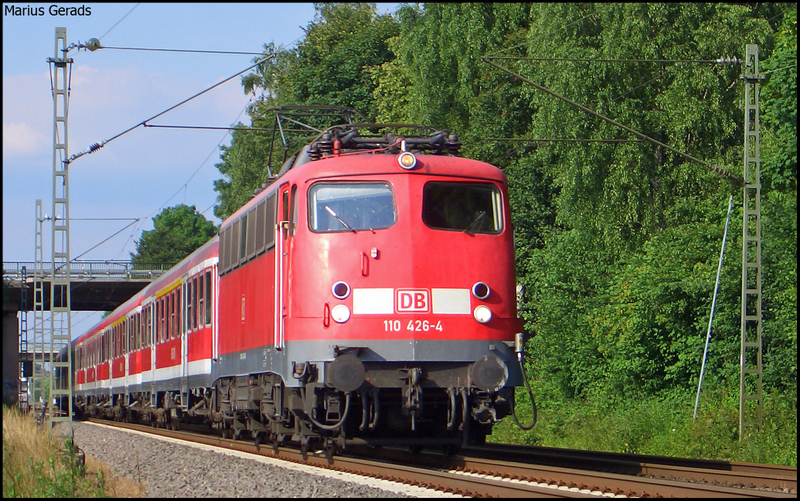 110 426 mit dem RE11596 (RE4 Wupper-Express) nach Aachen Hbf am Km 26.0 23.6.2009