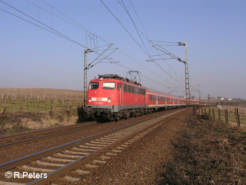 110 435-5 zieht bei Oestrich-Winkel den RE15414 Koblenz HBF. 13.02.08
