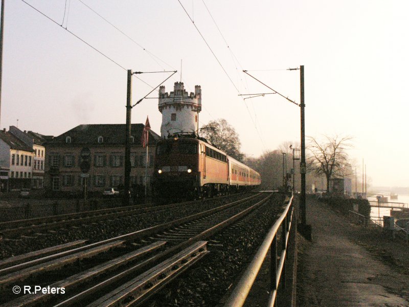 110 444-7 erreicht R�desheim an dem Rhein mit ein RE Koblenz. 13.02.08