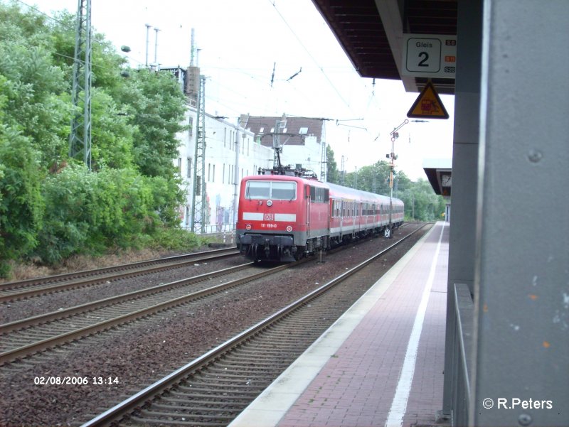 111 159 schiebt den RE aus Venlo durch D�sseldorf-V�lklingerstrasse. 02.08.06
