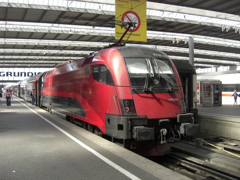 1116 208-8  Spirit of Germany  am 31. August 2009 im M�nchner
Hauptbahnhof.