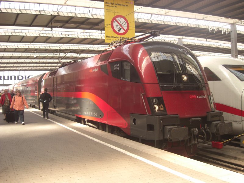1116 215-3  Spirit of Salzburg im M�nchner Hauptbahnhof. Aufgenommen am
31. Mai 2009.