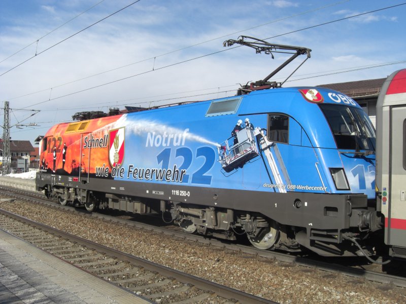 1116 250-0 nun als  Feuerwehr-Lok  aufgenommen am 4. M�rz 2009
wieder einmal in Prien am Chiemsee.