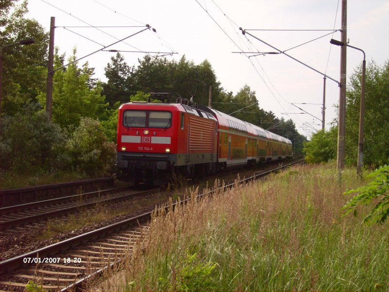 112 114-4 zieht beim ex HP Vogelsang den RE1 Eisenh�ttenstadt. 01.07.07