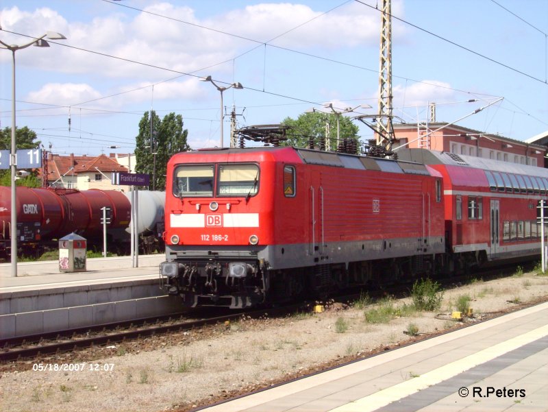 112 186-2 verl�sst Frankfurt/Oder mit RE1 Eisenh�ttenstadt.18.05.07