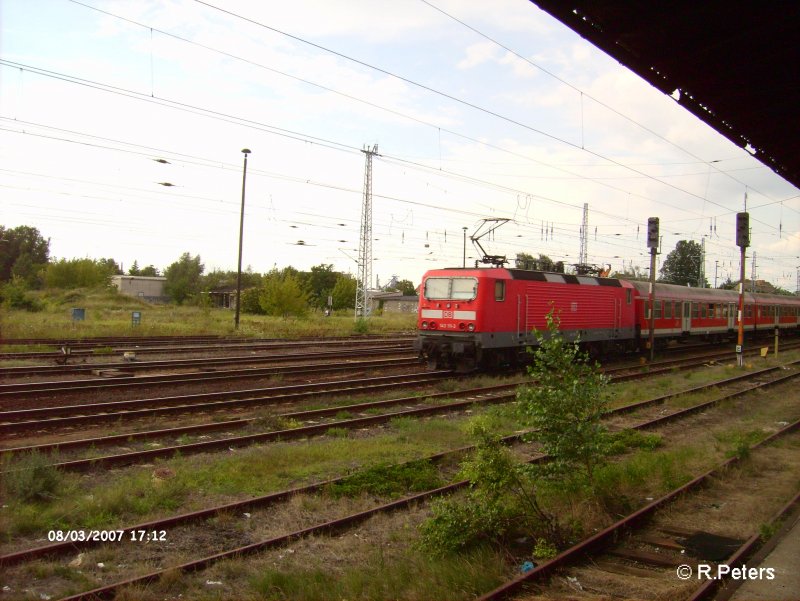 132 111-3 schiebt den RB11 Frankfurt/Oder in den Bahnhof Eisenh�ttenstadt. 03.08.07
