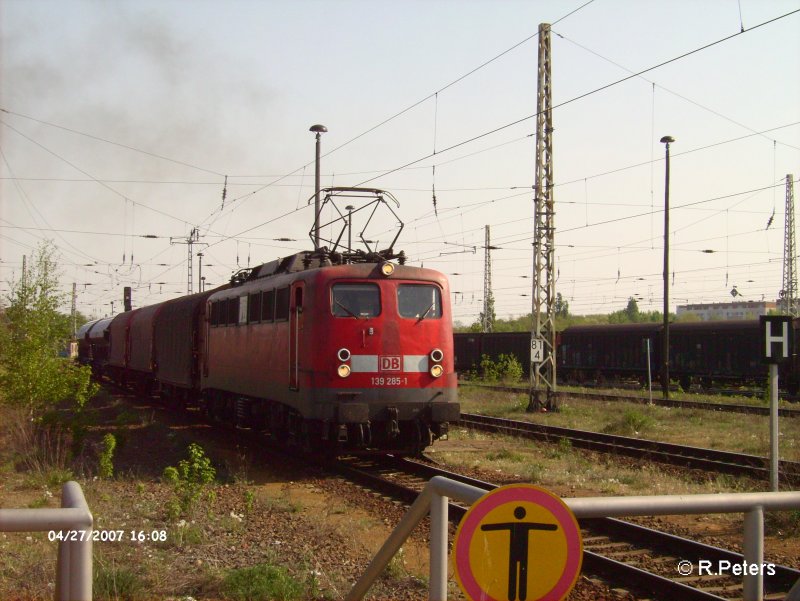 139 285-1 erreicht Frankfurt/Oder mit ein G�terzug aus Ziltendorf. 27.04.07