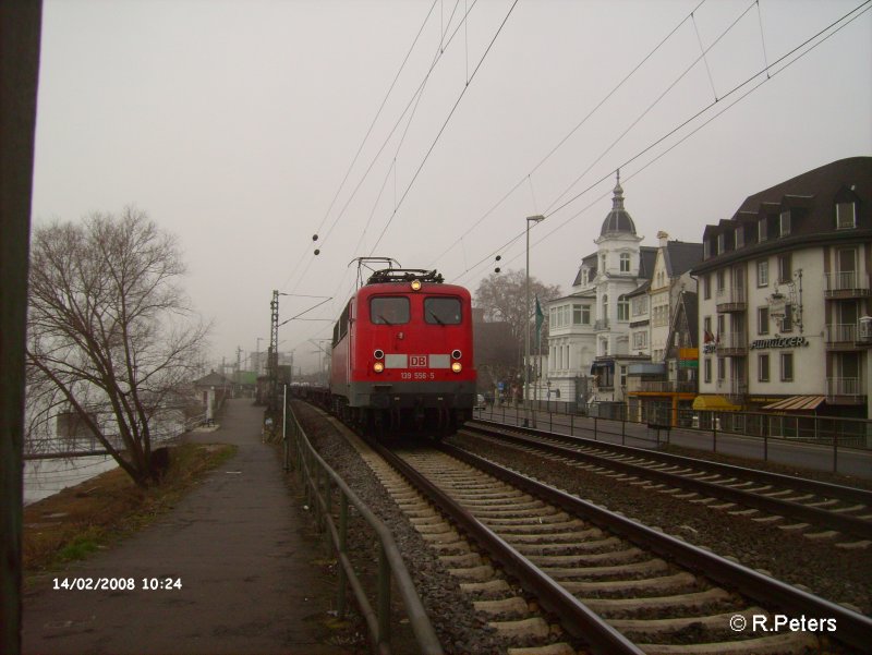 139 556-5 durchf�hrt R�desheim an dem Rhein mit ein Containerzug. 14.02.08
