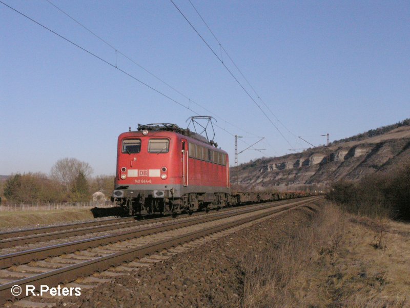140 644-6 zieht bei Th�ngersheim ein fast leeren Containerzug. 16.02.08