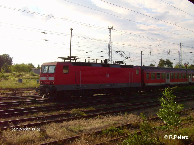 143 065-1 verl�sst Eisenh�ttenstadt mit RB11 Cottbus. 17.06.07