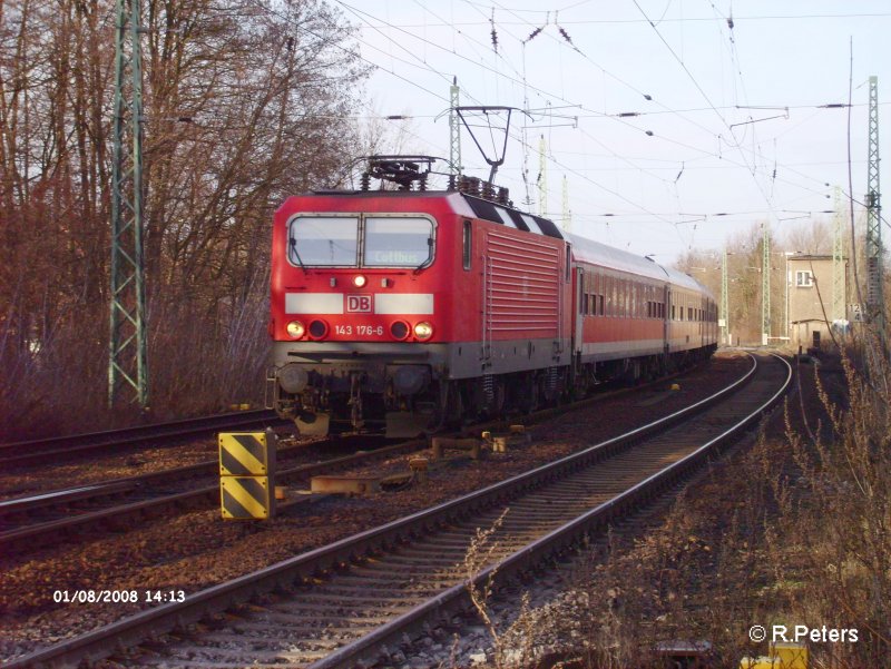 143 176-6 f�hrt mit ein RB 11 Cottbus in Guben ein. 08.01.08