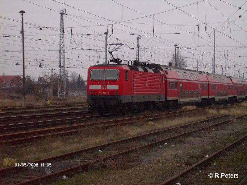 143 566-8 schiebt den RB11 Frankfurt/Oder in den Bahnhof Eisenh�ttenstadt. 05.01.08