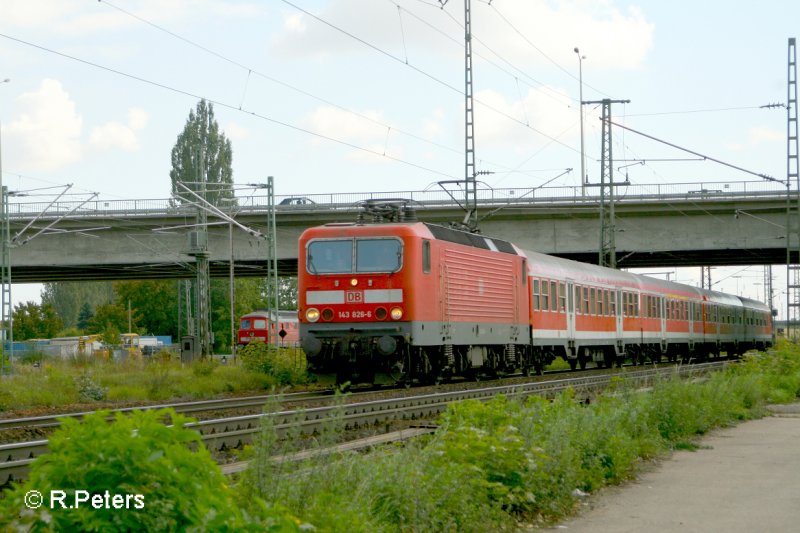 143 826-6 f�hrt mit einer RB Regensburg HBF an Regensburg Ost vorbei. 13.09.07