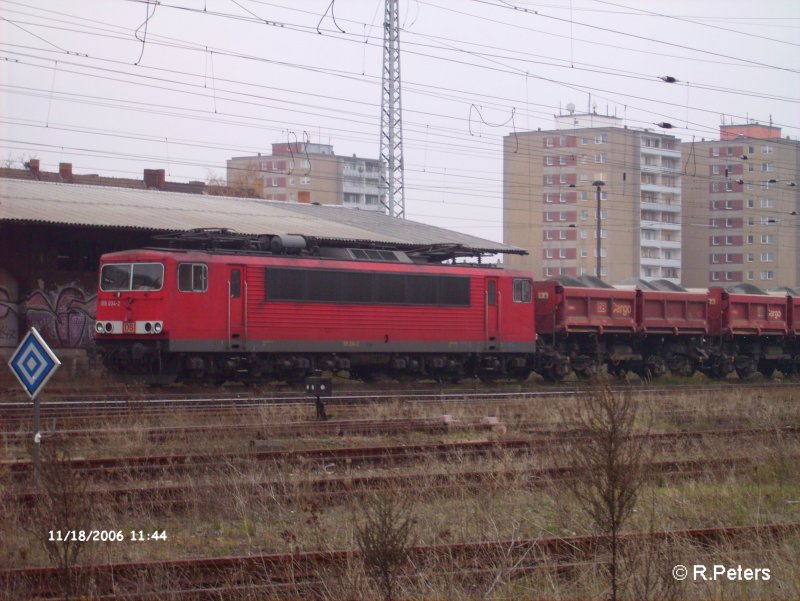 155 034-2 steht mit ein Seitenkippzug in Eisenh�ttenstadt. 18.11.06