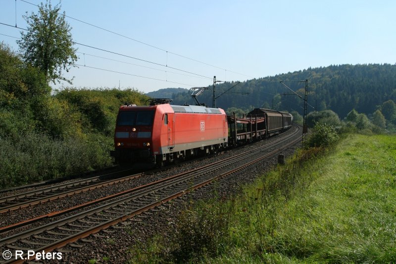 185 044-5 zieht bei Lohhof einen gemischten G�terzug. 21.09.07