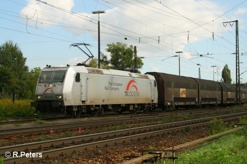 185 537-8 verl�sst Regensburg Ost mit ein BMW-Zug. 13.09.07