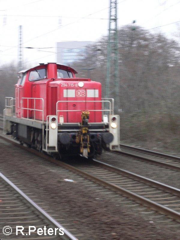 294 715-8 rollt solo durch D�sseldorf. 06.01.06