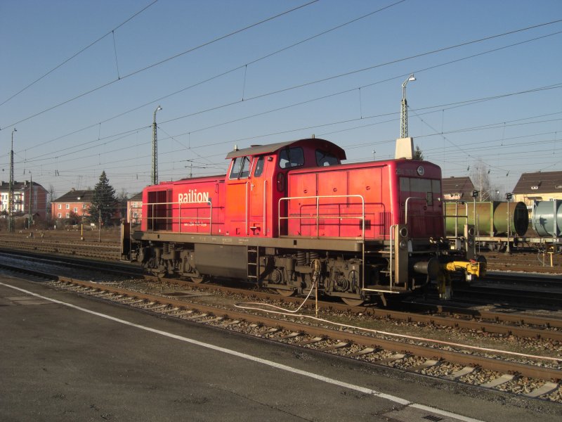 294 767-9 am 30. Dezember 2008 bei einer Rangierfahrt im 
Bahnhof von Freilassing.