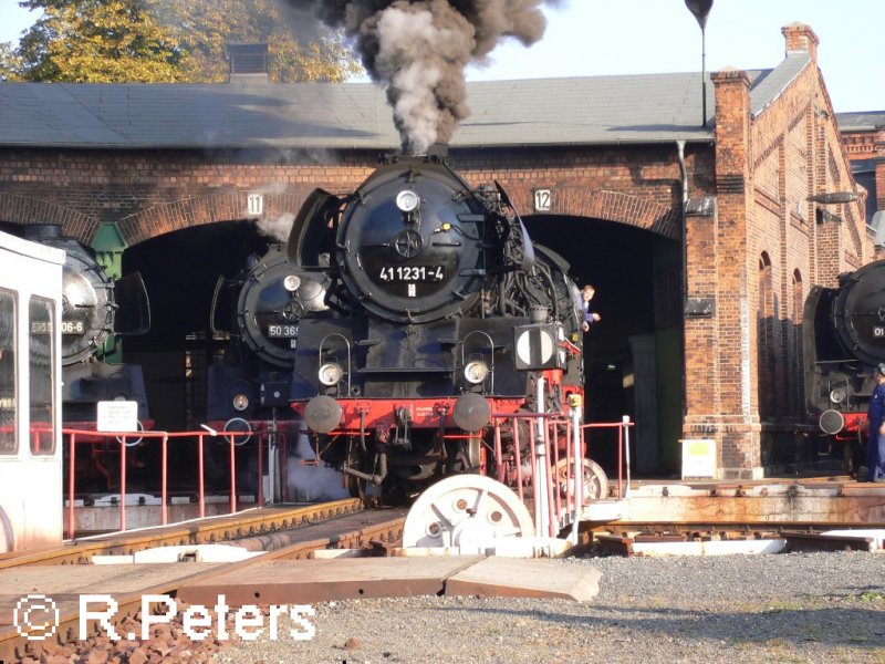 41 1231-4 wird beim Sta�furter BW-Fest 2005 auf der Drehscheibe gedreht um den Zuschauern presentiert zu werden.