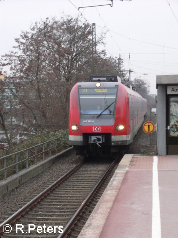 423 799 rollt in D�sseldorf-V�lklingerstrasse mit der S11 D�sseldorf Wehrhahn ein. 06.01.06