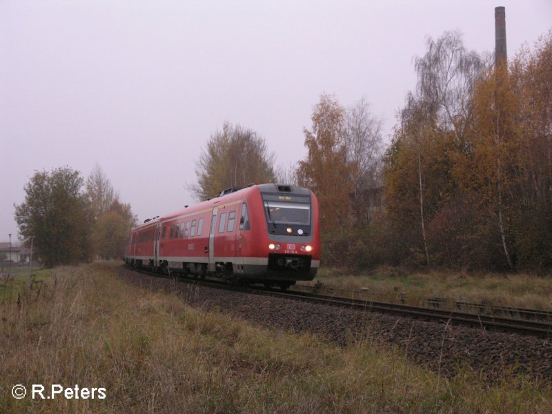 612 115-6 f�hrt mit ein RE Gera in Wiesau (Oberpfalz) ein. 02.11.07