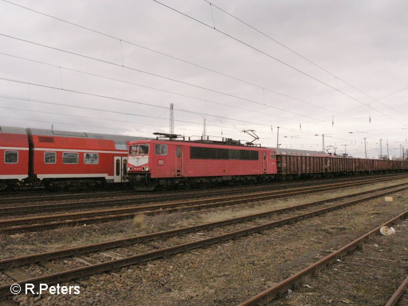 Noch ein Bild von 155 214-0 mit ihren Kohlezug bei durchfahrt in Eisenh�ttenstadt. 06.02.08