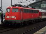 Die lange Standzeit reichte sogar noch, um zum Gegenbahnsteig zu laufen und 110 324-1 nochmal abzulichten.