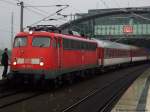 Hinter 110 324-1 hingen neben Deutschen Reisezugwagen auch ein paar Tscheschiche Wagen.