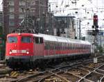 Mit dem RB 35 Verst�rker nach Wesel f�hrt 110 435-5 in den K�lner Hbf ein.