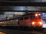 Mit dem letzten RB 35 Verst�rkerzug nach Emmerich wartet 110 415-7 auf die Abfahrt aus dem D�sseldorfer Hbf.