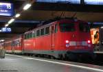 Von allen Seiten wird 110 487-6 kurz vor der Abfahrt mit RE 11376 nach K�ln in D�sseldorf noch fotografiert ;-) .